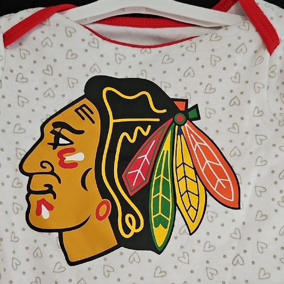 NWT Official Chicago Blackhawks 3-Piece Bodysuit Set - Girls 3-6M - Picture 4 of 9